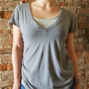 Hollister v neck tee